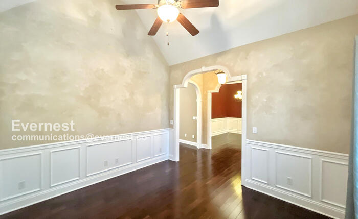 Building Photo - 607 Castle Dr