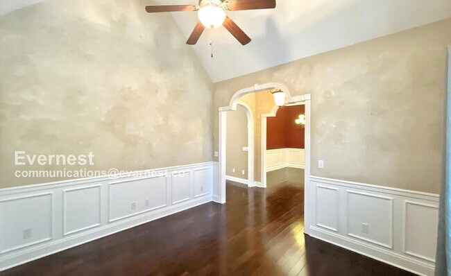Building Photo - 607 Castle Dr