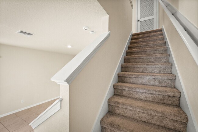 Building Photo - Charming 3-Bedroom Townhome for Rent in Wh...