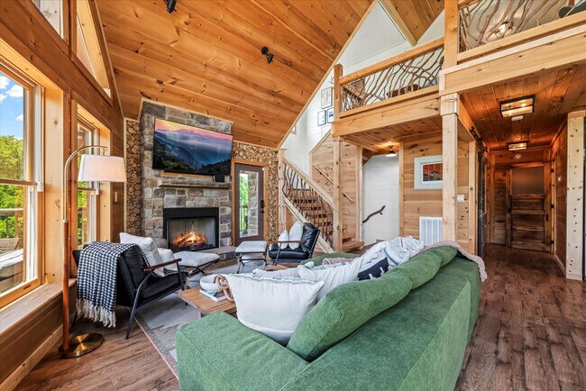 Building Photo - 208 Tunnel Ridge Dr