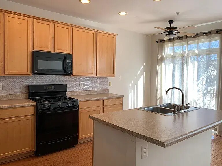 Kitchen - 410 Redland Blvd