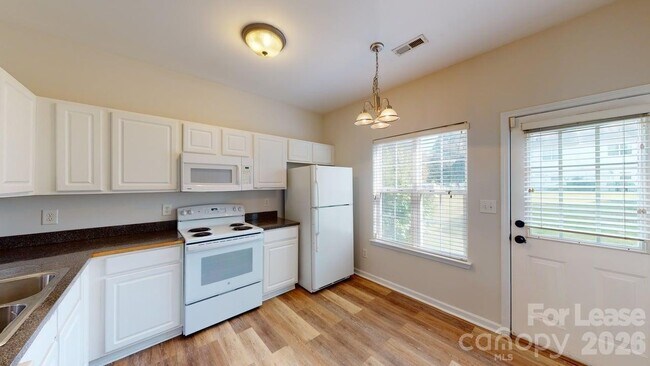 Building Photo - 5545 Seths Dr