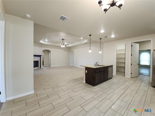 Building Photo - 213 Cammie Dr