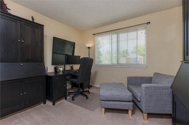 Building Photo - Charming 3-Bedroom Home in Prime Rock Cree...