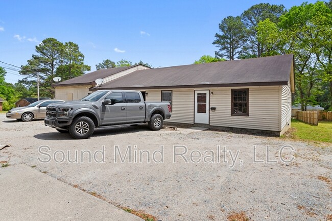 Building Photo - 903 Crawford St S