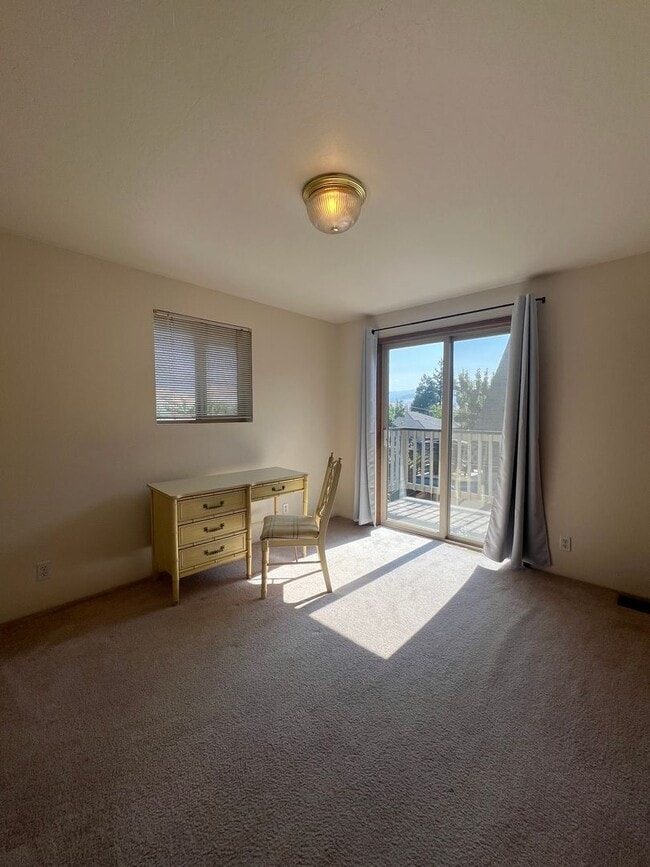 Building Photo - Charming Two-bedroom Townhouse | Available...