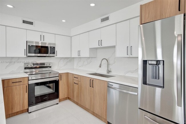 Building Photo - 7135 Collins Ave