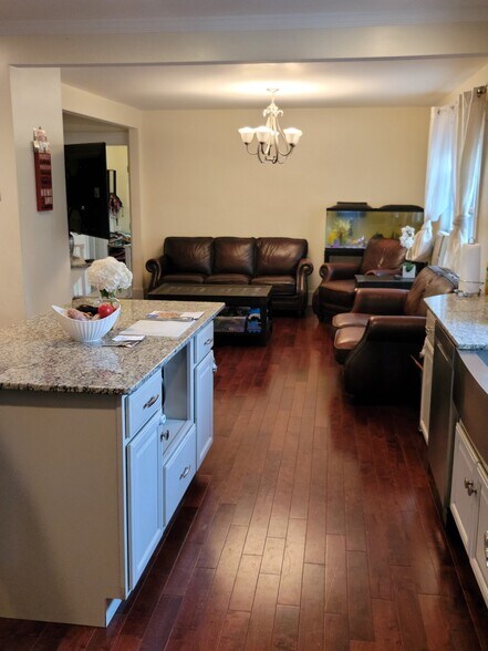 Building Photo - 183 Main St