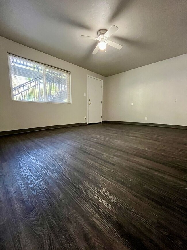 Building Photo - (DUP)  Studio Apartment - Close to Campus