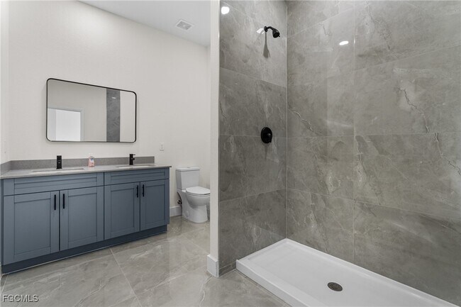 Building Photo - 1134 Cummings St E