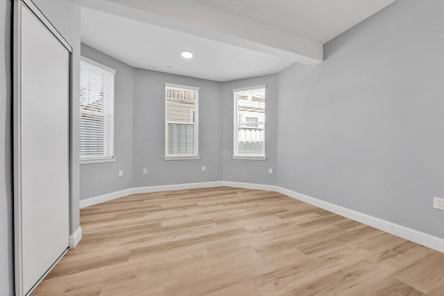 Building Photo - 2020 Dwight Way