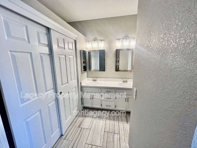 Building Photo - 1605 Paseo Flores Dr