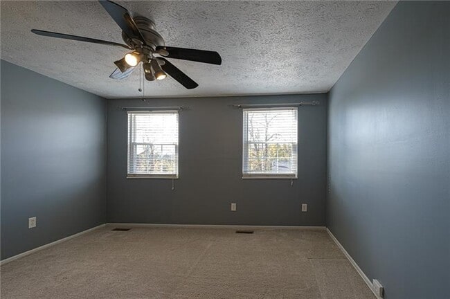 Building Photo - 84 Cortland Dr W