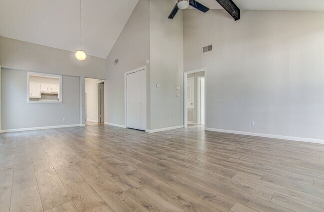 Building Photo - 1605 Dale Cove