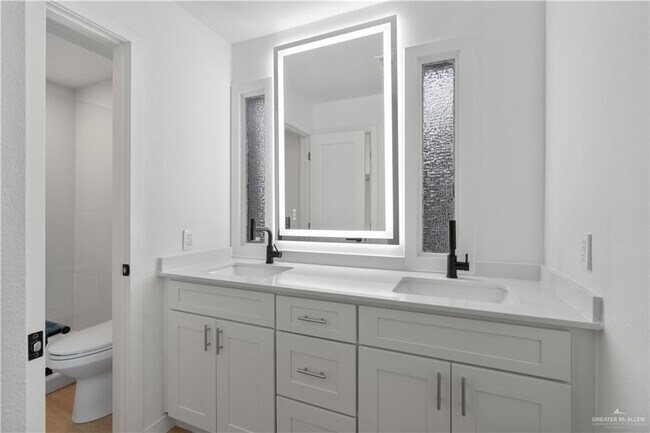 Building Photo - 14 N 17th St