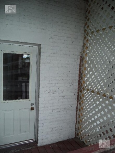 Building Photo - 71 Thatcher St