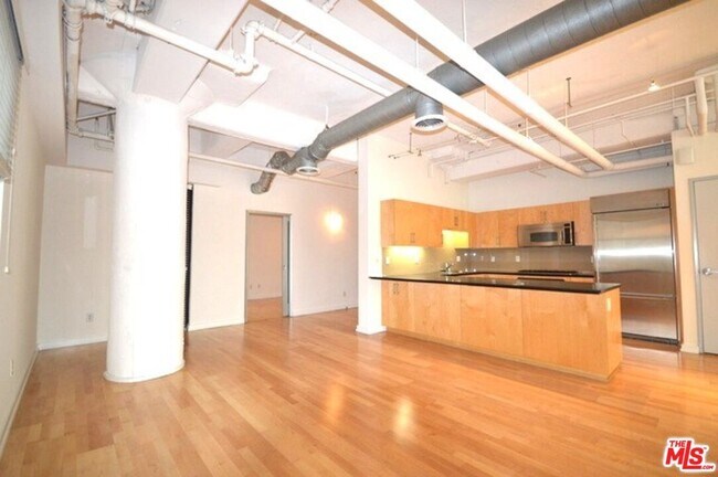 Building Photo - 1100 S Grand Ave