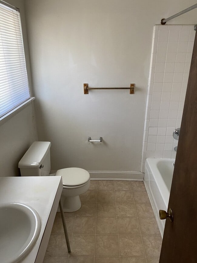 Building Photo - 2318 Champion Ct