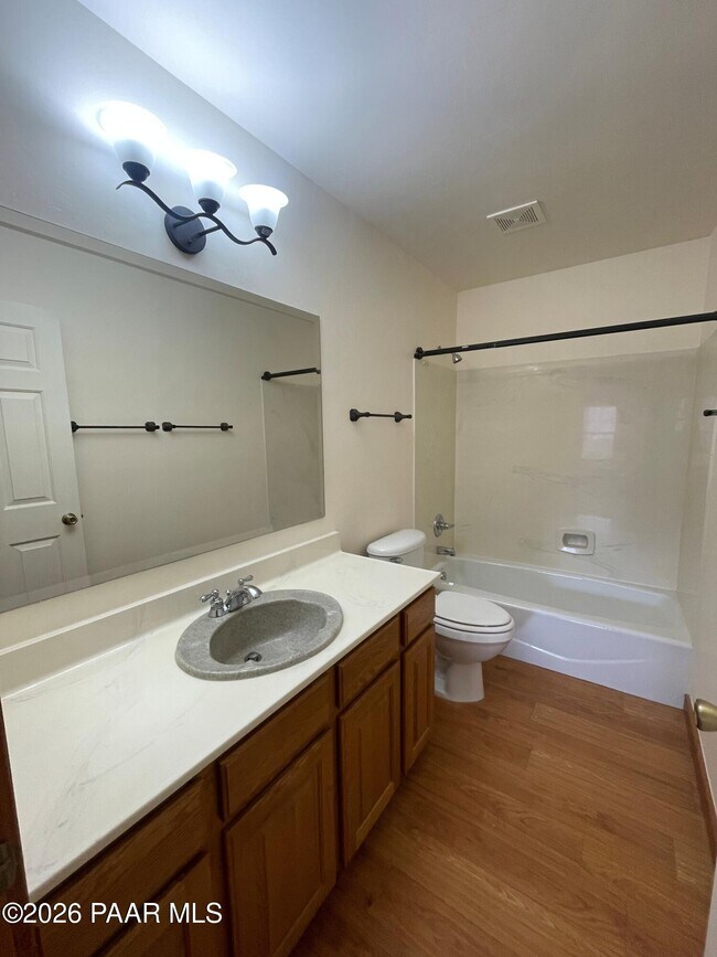 Building Photo - 2575 Solar View Dr