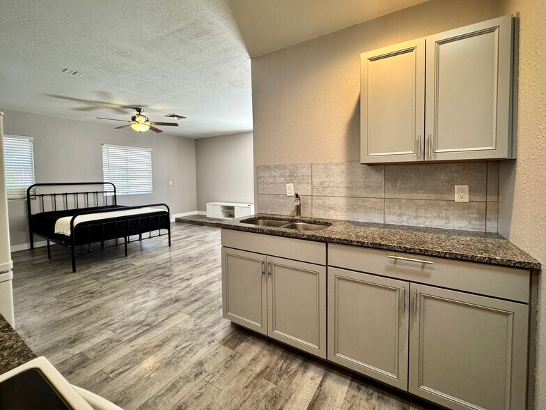 Building Photo - 3767 Kicking Horse Dr