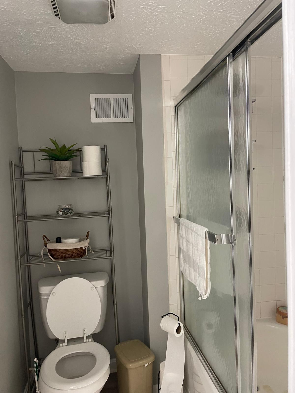 bathroom - 611 Buckingham Ln