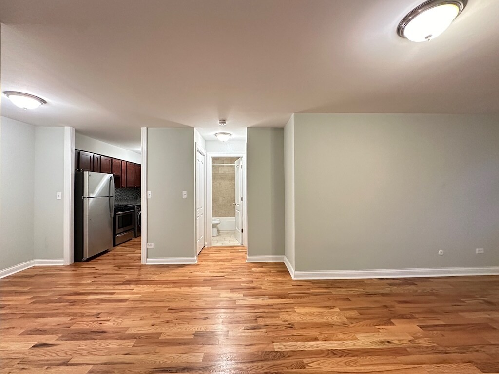 Building Photo - 704 Elm Pl