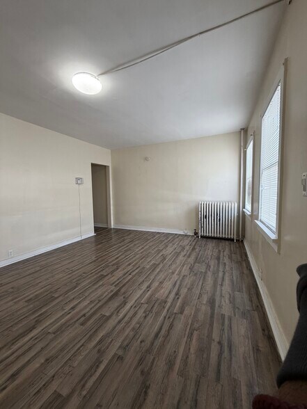 Building Photo - 349 Scott St