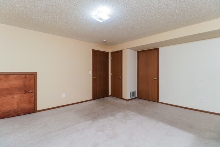 Building Photo - 3303 Kingsley Dr