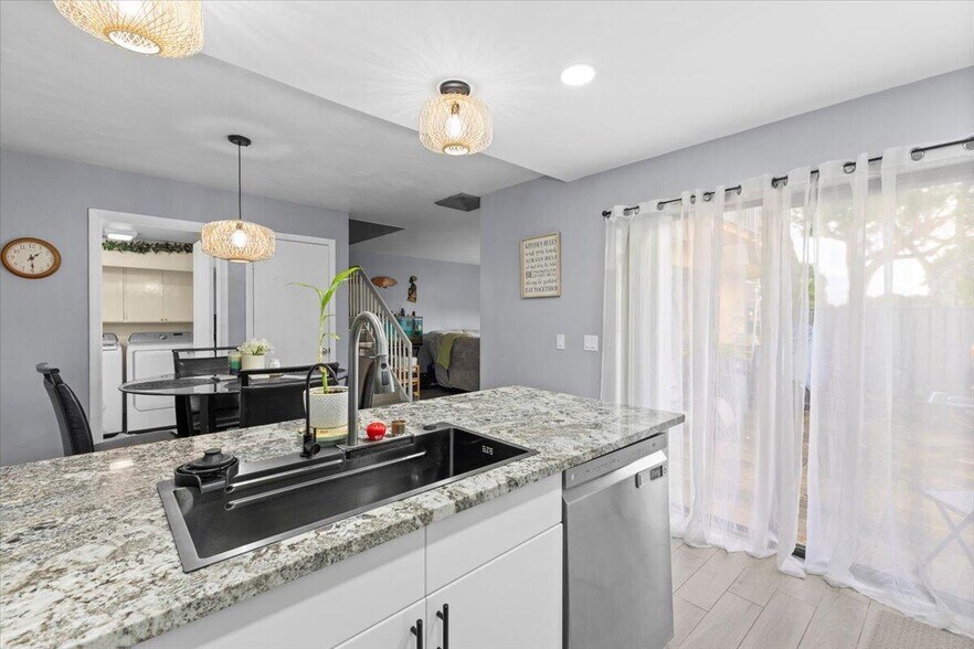 Building Photo - 2704 27th Way