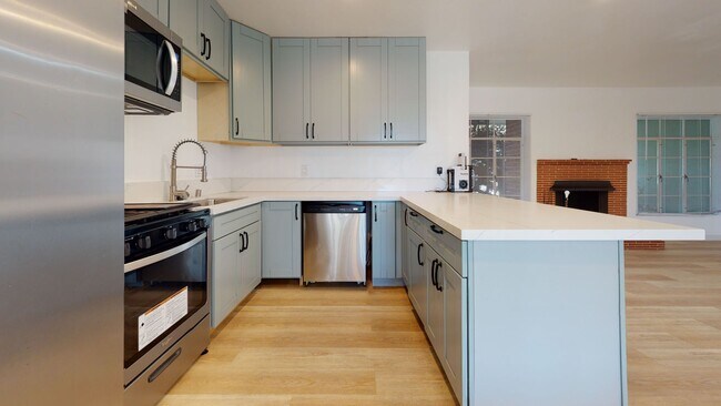 Building Photo - 5231 E Falls View Dr