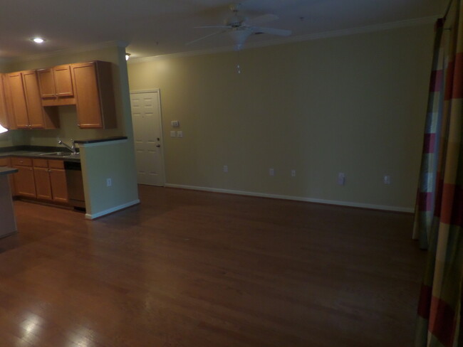 Building Photo - Eagle Creek Condos at Hillcrest!