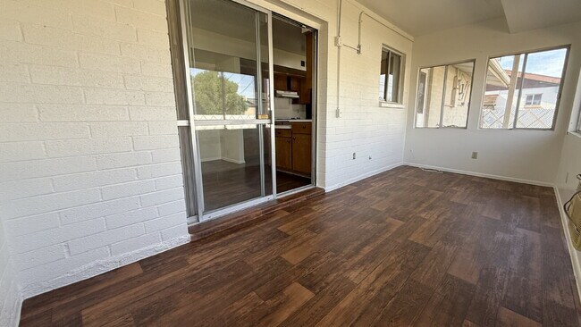 Building Photo - "Charming 2-Bed, 2-Bath Oasis in Phoenix -...