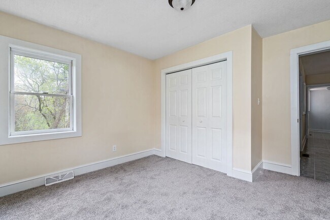 Building Photo - 136 Saratoga Ave