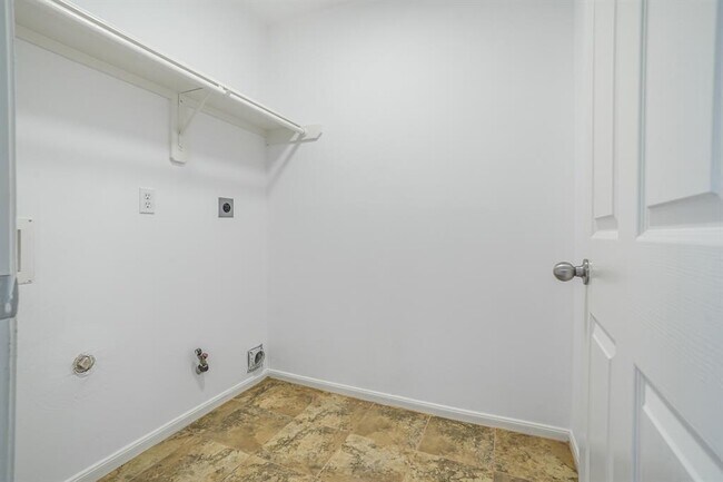 Building Photo - 403 Mystic Glen Loop