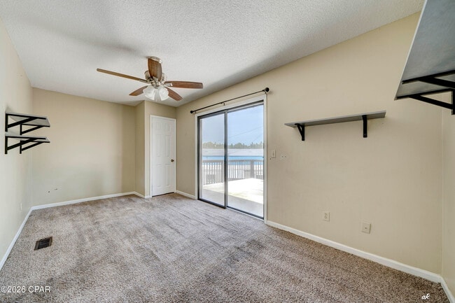 Building Photo - 929 Marina Dr