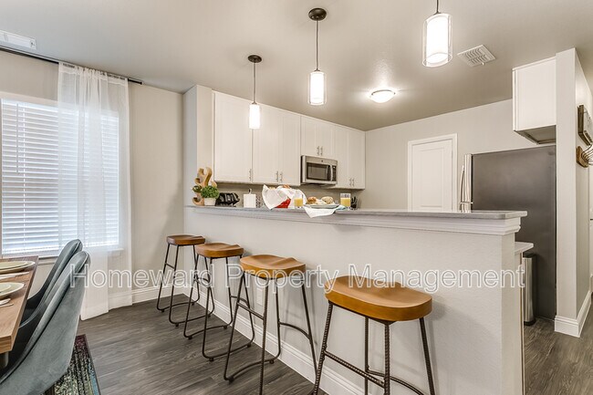 Building Photo - 825 Juno Ln