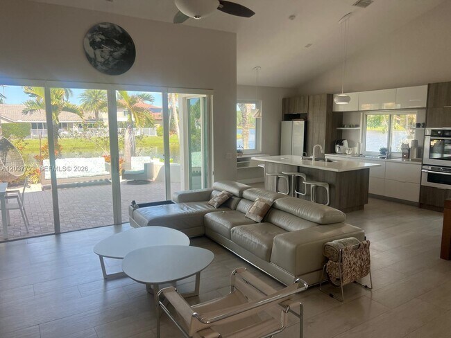 Building Photo - 1130 Spyglass
