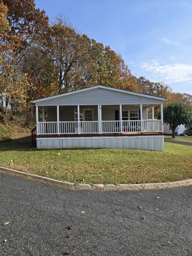 Building Photo - Owner financing available