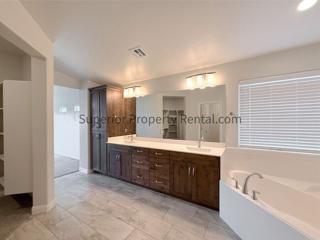 Building Photo - 4 bed, 2 bath home w/2car garage