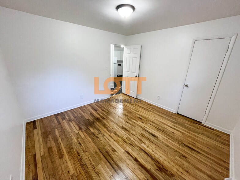 Building Photo - 203 King St