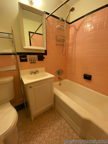 Building Photo - 256 Lowell Ave