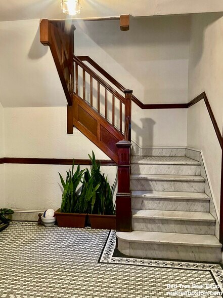 Building Photo - 119 Winthrop Rd