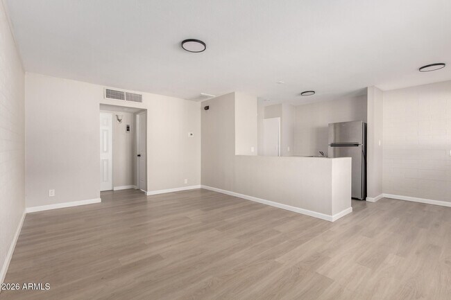 Building Photo - 405 S Priest Dr