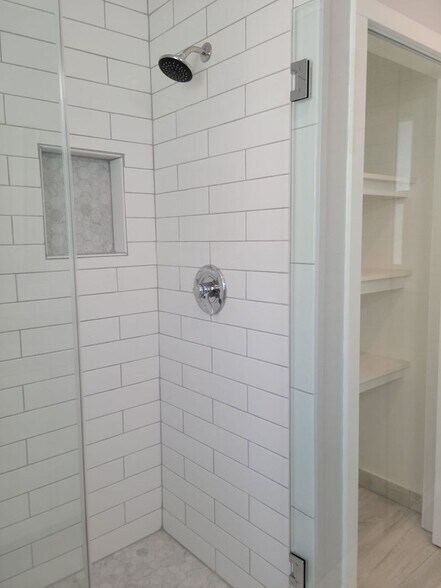 Building Photo - Stunning Remodeled 4 Bedroom House with Large Front Yard, Garage, Pool & Spa in Studio City!