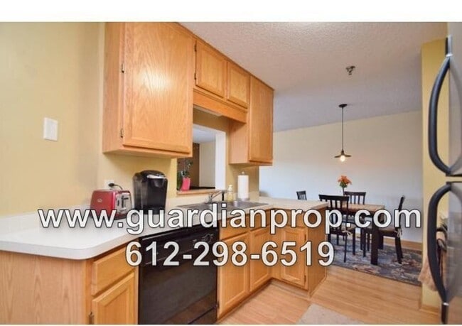 Building Photo - Rosemount Townhouse Available September 1,...