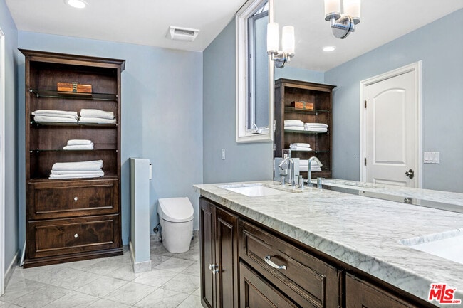 Building Photo - 318 26th St