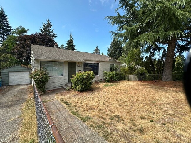 Building Photo - Available Now! 4 bed, 2 bath house in Shoreline!