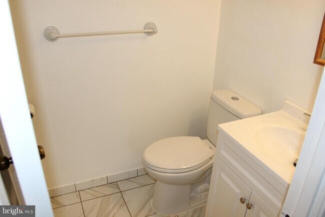 Building Photo - 41 Bralan Ct