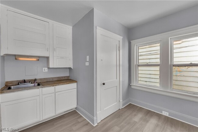 Building Photo - 3937 W 22nd St