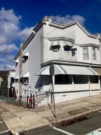 Building Photo - 501 E Bertsch St
